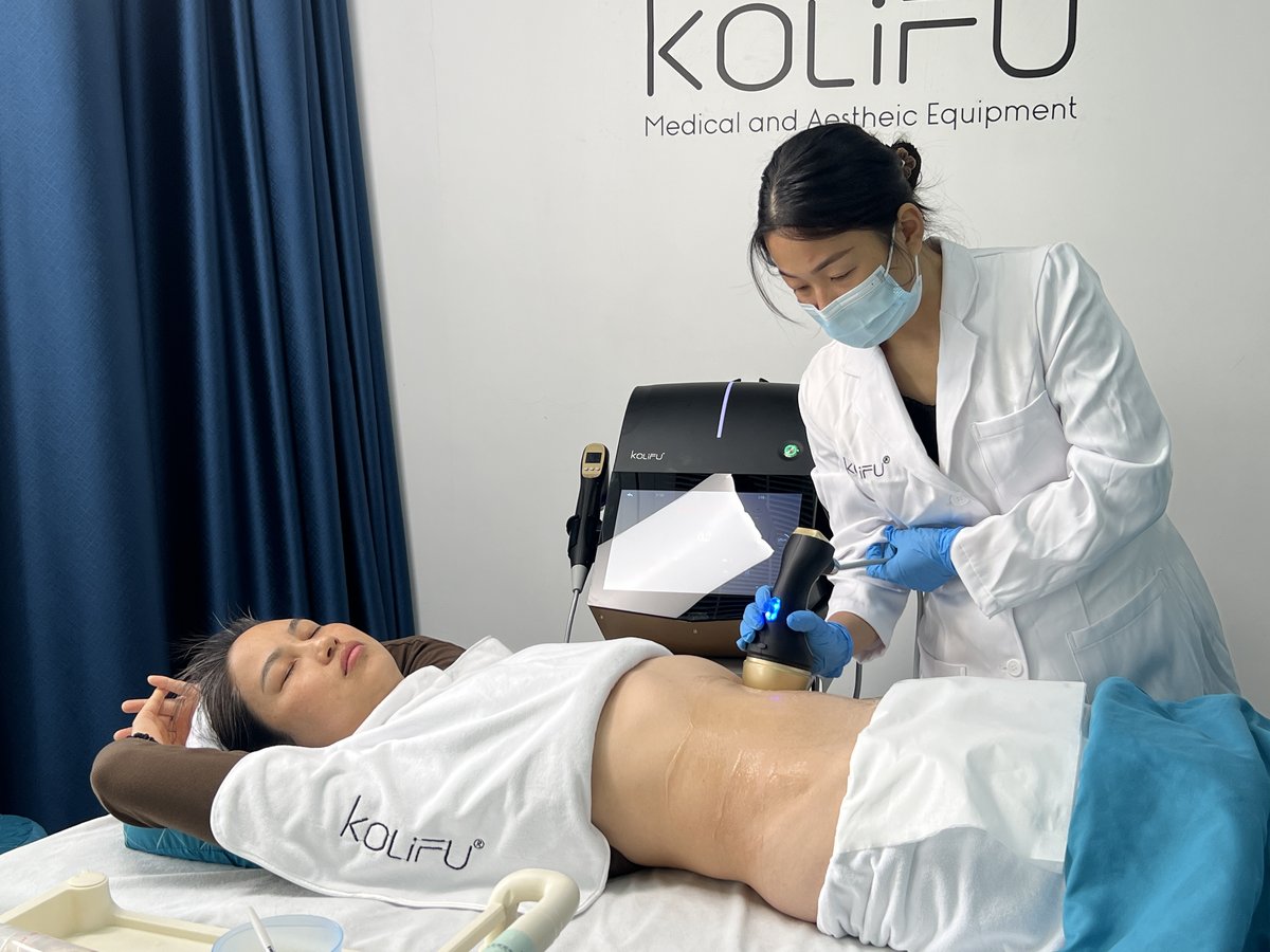 Live treatment demonstration by KOLIFU trainer